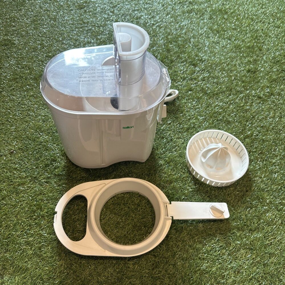 Salton Vitamin Bar: Deluxe Fruit & Vegetable Juicer  juice juicing